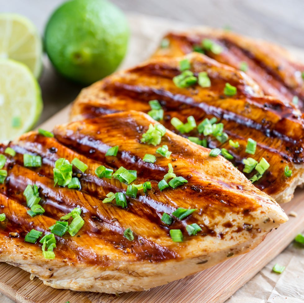 Grilled chicken breasts in lime sauce